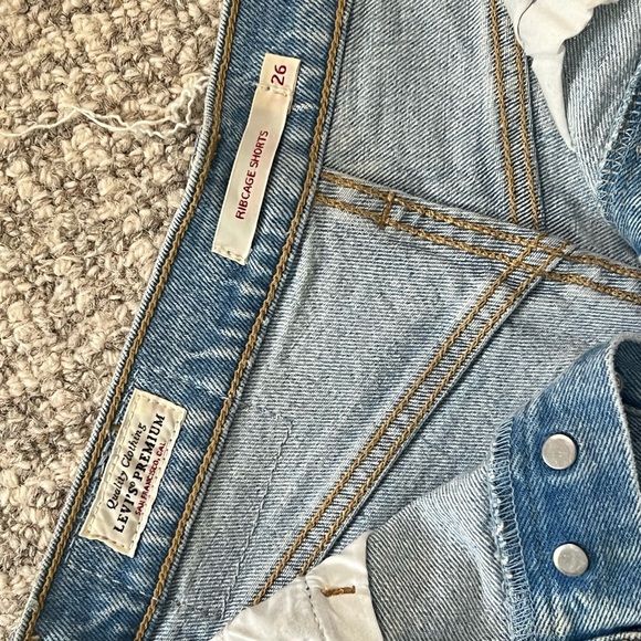 Levis high waist rib cage jeans shorts size 26 - Picture 3 of 4